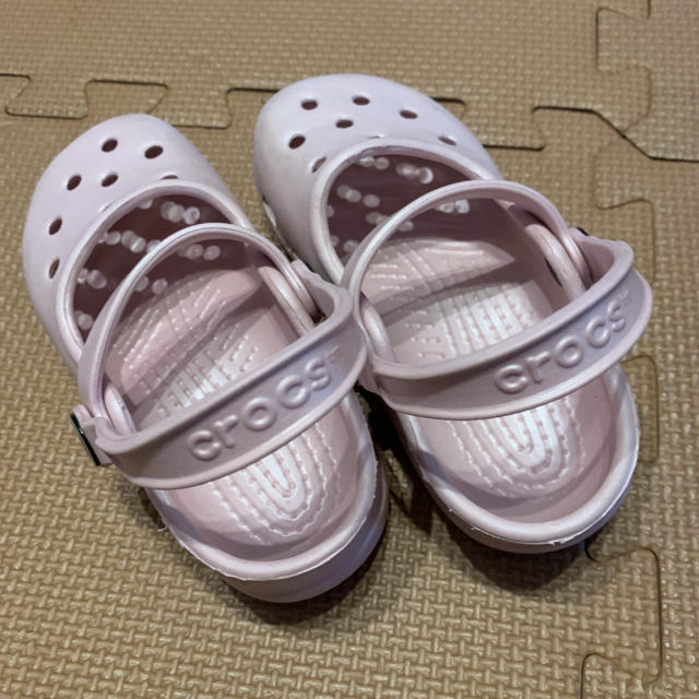 crocs(クロックス)のクロックスサンダル キッズ/ベビー/マタニティのキッズ靴/シューズ(15cm~)(サンダル)の商品写真