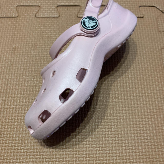 crocs(クロックス)のクロックスサンダル キッズ/ベビー/マタニティのキッズ靴/シューズ(15cm~)(サンダル)の商品写真