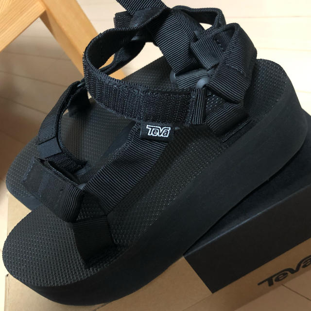 teva サンダル 厚底 23cm