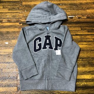 ギャップキッズ(GAP Kids)の新品未使用 100 gap ロゴ裏起毛パーカー グレー(ジャケット/上着)