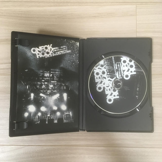 ONE OK ROCK(ワンオクロック)のLIVE DVD“世の中シュレッダー”ONE OK ROCK  ワンオクロック エンタメ/ホビーのDVD/ブルーレイ(ミュージック)の商品写真