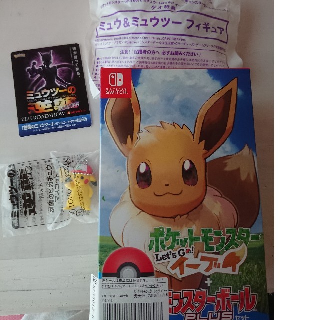 ポケモン(ポケモン)の【新品】レッツゴーイーブイ＋ミュウ&ミュウツーセット エンタメ/ホビーのゲームソフト/ゲーム機本体(家庭用ゲームソフト)の商品写真