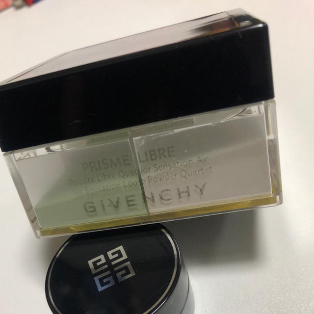 GIVENCHY(ジバンシィ)のgivenchy  プリズムリーブル no.1 コスメ/美容のベースメイク/化粧品(フェイスパウダー)の商品写真