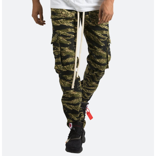 FEAR OF GOD(フィアオブゴッド)のmnml SNAP CARGO PANTS TIGER CAMO メンズのパンツ(ワークパンツ/カーゴパンツ)の商品写真