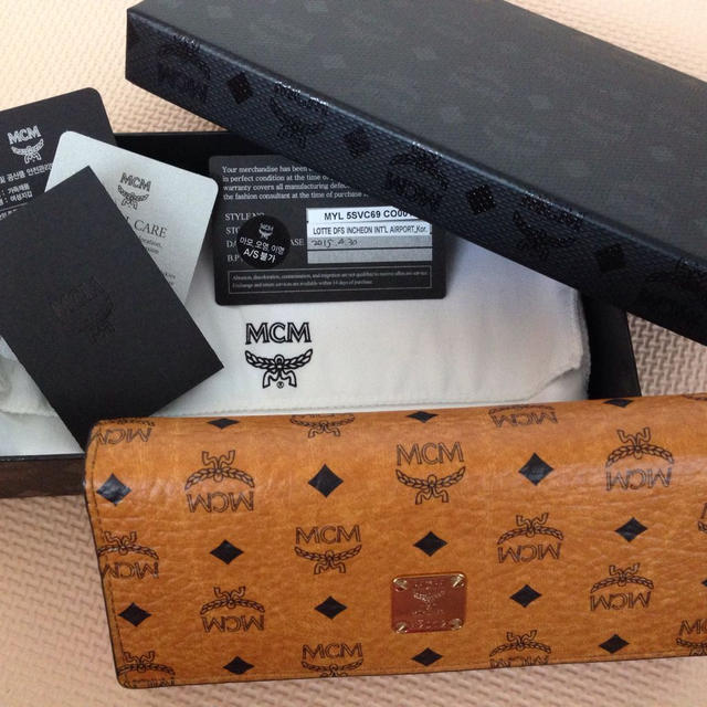 MCM(エムシーエム)のMCM三つ折り財布 レディースのファッション小物(財布)の商品写真