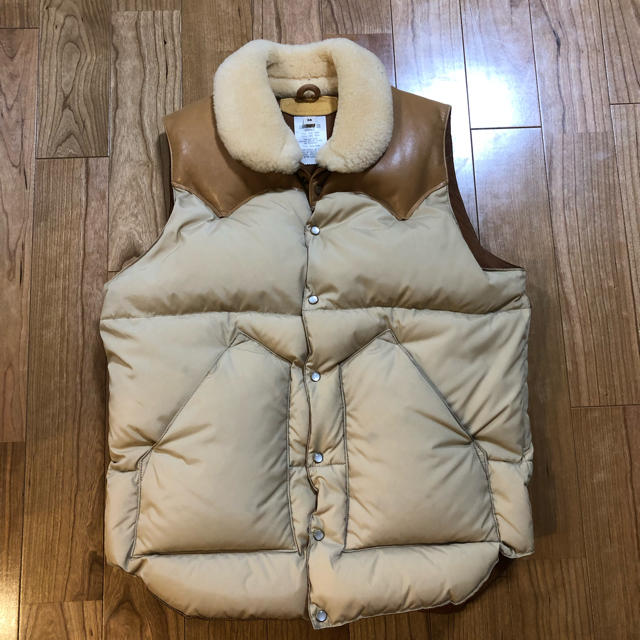 Rocky Mountain Featherbed(ロッキーマウンテンフェザーベッド)のロッキーマウンテンフェザーベッド ダウンベスト クリスティ メンズのジャケット/アウター(ダウンベスト)の商品写真