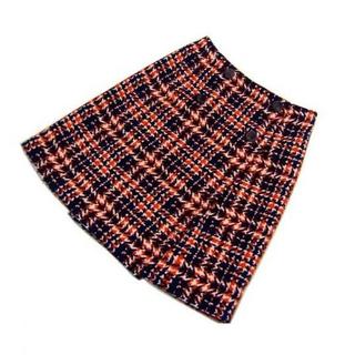 プラダ(PRADA)のプラダ柄物台形スカートオレンジ×ネイビー新品　R56(ひざ丈スカート)