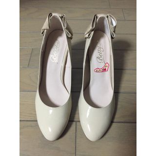 ベティクラブ(BETTYCLUB)の【新品未使用】バックリボンエナメルパンプス(ハイヒール/パンプス)