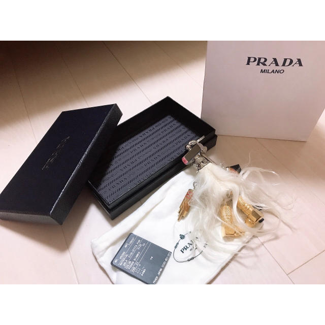 PRADA(プラダ)のPRADA👠💕レア商品✨キーリング キーチェーン レディースのファッション小物(キーホルダー)の商品写真