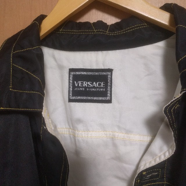 VERSACE(ヴェルサーチ)のブブ様専用　VERSACE　ナイロンジャケット　 メンズのジャケット/アウター(ナイロンジャケット)の商品写真