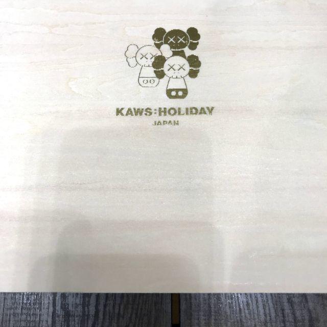 KAWS HOLIDAY JAPAN kokeshi 限定商品 卯三郎こけし エンタメ/ホビーの美術品/アンティーク(彫刻/オブジェ)の商品写真