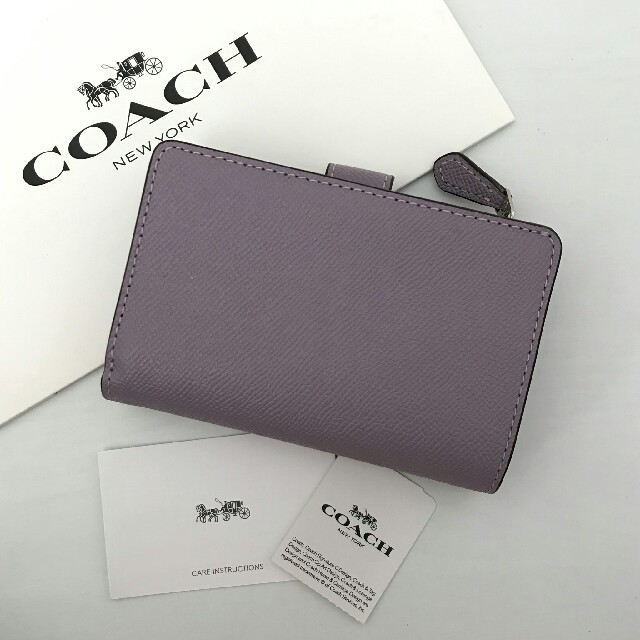 COACH(コーチ)の【新品】COACH(コーチ)ラベンダー  レザー 二つ折り財布 レディースのファッション小物(財布)の商品写真