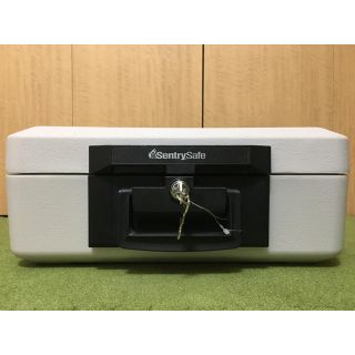 Sentry ポータブル耐火 保管庫/金庫 A4サイズ収納可 1160(防災関連グッズ)