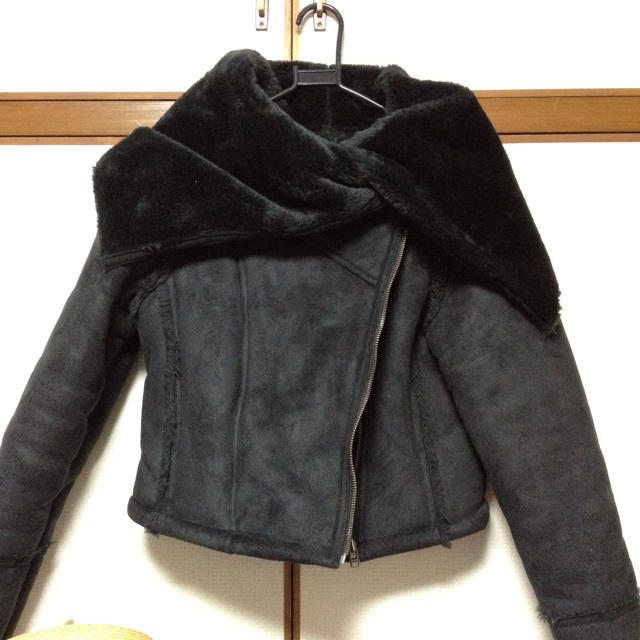 EMODA(エモダ)の送料無料☆EMODAボアショートコート レディースのジャケット/アウター(毛皮/ファーコート)の商品写真