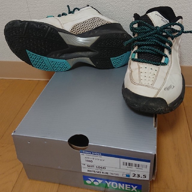 YONEX(ヨネックス)のYONEXテニスシューズパワークッション106D  23.5㎝(中古品箱あり) スポーツ/アウトドアのテニス(シューズ)の商品写真