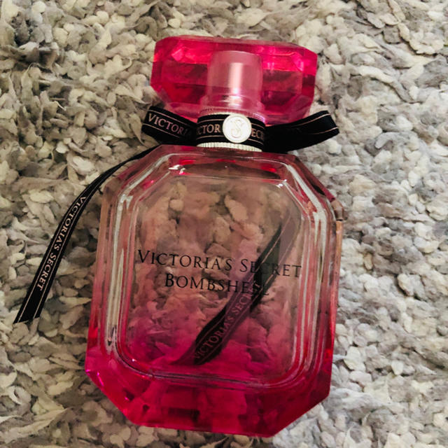 Victoria's Secret(ヴィクトリアズシークレット)のヴィクトリアシークレット 香水🎀ボムシェル コスメ/美容の香水(香水(女性用))の商品写真