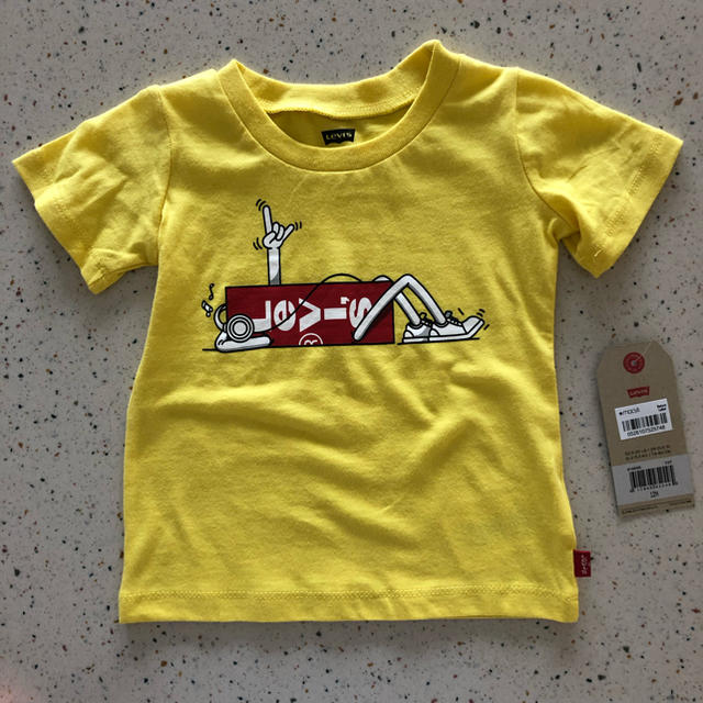 Levi's(リーバイス)のLEVIS 黄色 Tシャツ 85 キッズ/ベビー/マタニティのベビー服(~85cm)(Ｔシャツ)の商品写真