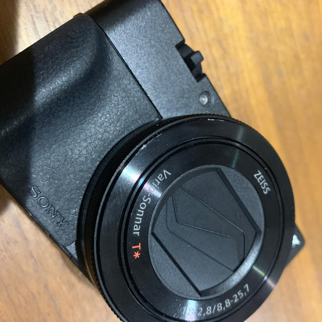 SONY(ソニー)のSONY 高級コンデジ RX100M5 スマホ/家電/カメラのカメラ(コンパクトデジタルカメラ)の商品写真