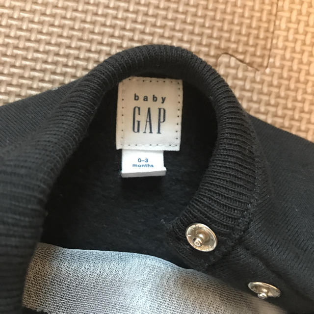 babyGAP(ベビーギャップ)のGAP　ベビーギャップ0-3M  ペンギン フェイクファーボディオール キッズ/ベビー/マタニティのベビー服(~85cm)(ロンパース)の商品写真