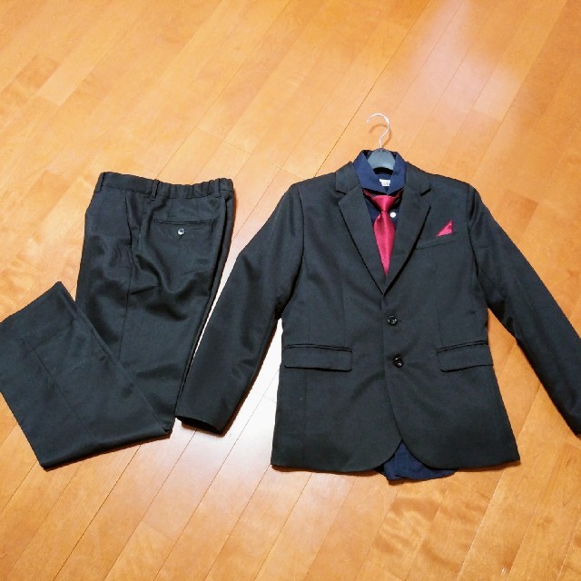 150 男の子　スーツ　卒業式　1回着用　美品　黒　 キッズ/ベビー/マタニティのキッズ服男の子用(90cm~)(ドレス/フォーマル)の商品写真