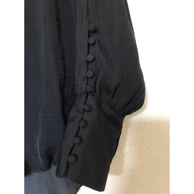 ZARA(ザラ)のザラ 黒ブラウス レディースのトップス(シャツ/ブラウス(長袖/七分))の商品写真