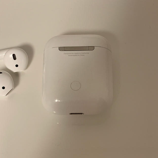 Apple(アップル)のAirPods スマホ/家電/カメラのオーディオ機器(ヘッドフォン/イヤフォン)の商品写真