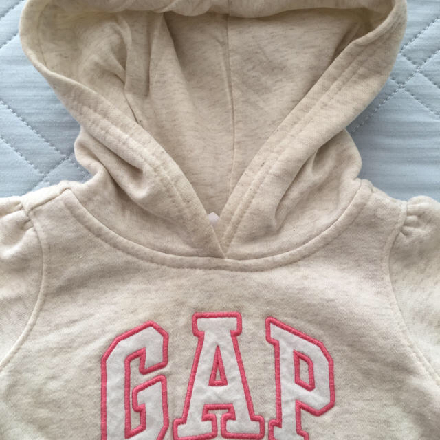 babyGAP(ベビーギャップ)のbaby GAP 裏起毛パーカー 70 キッズ/ベビー/マタニティのベビー服(~85cm)(トレーナー)の商品写真