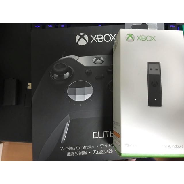 Xbox(エックスボックス)のxbox one elite コントローラー　フルセット エンタメ/ホビーのゲームソフト/ゲーム機本体(家庭用ゲーム機本体)の商品写真