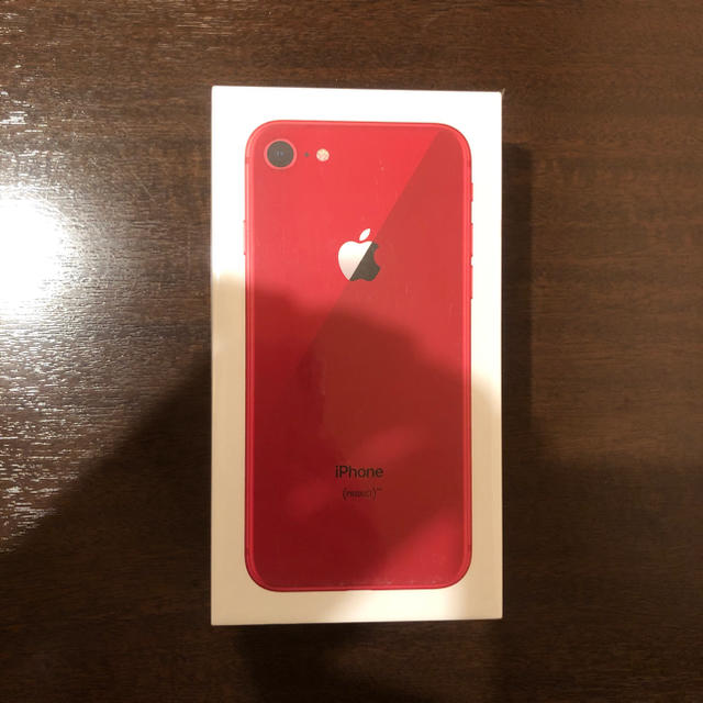 iPhone(アイフォーン)の新品未開封 iPhone8  64GB  希少RED  simフリーdocomo スマホ/家電/カメラのスマートフォン/携帯電話(スマートフォン本体)の商品写真