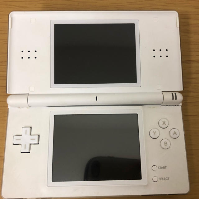 ニンテンドーDS(ニンテンドーDS)のDSライト エンタメ/ホビーのゲームソフト/ゲーム機本体(携帯用ゲーム機本体)の商品写真