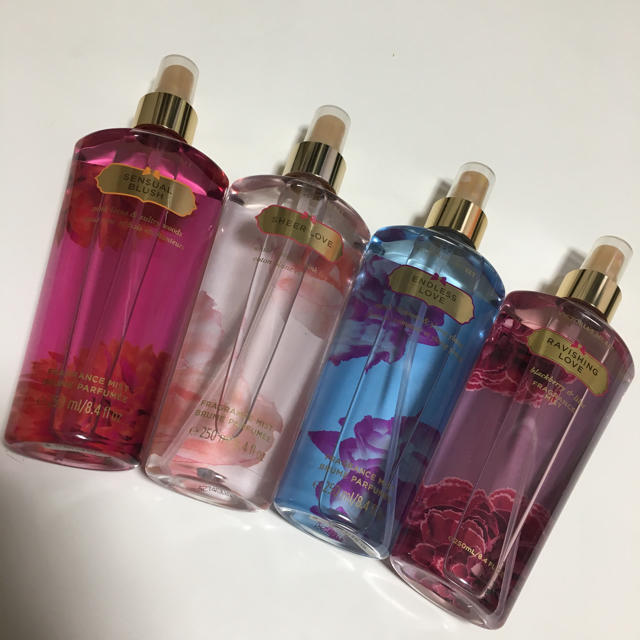 Victoria's Secret(ヴィクトリアズシークレット)のヴィクトリアシークレット4本セット コスメ/美容の香水(香水(女性用))の商品写真