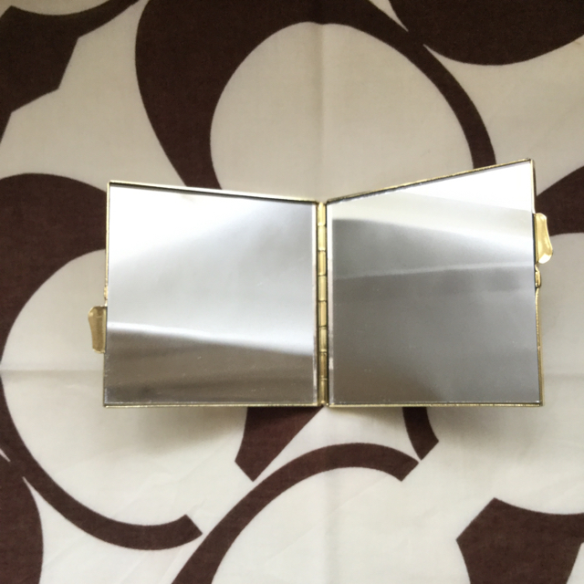 手鏡  [摩周湖] キタキツネ ♥︎ レディースのファッション小物(ミラー)の商品写真