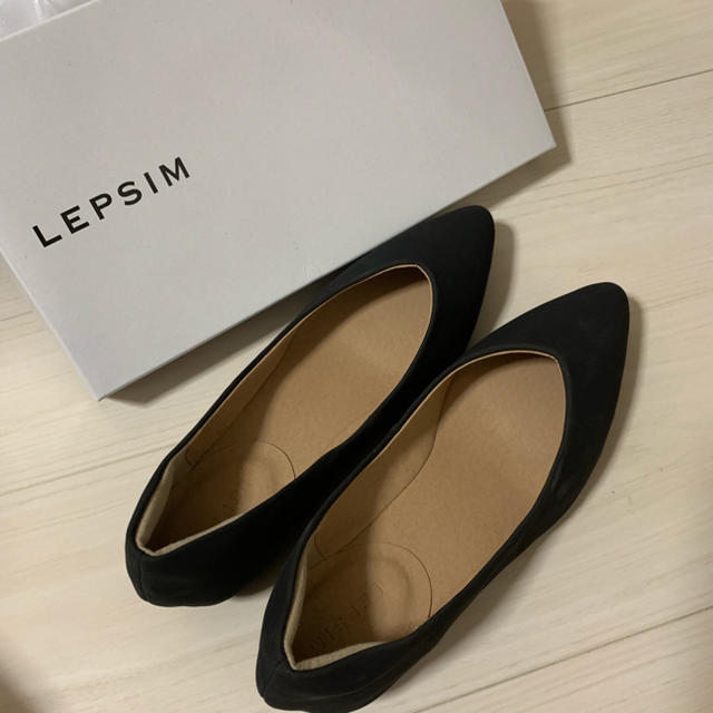 LEPSIM(レプシィム)のLEPSIM Vカットパンプス Mサイズ レディースの靴/シューズ(ハイヒール/パンプス)の商品写真