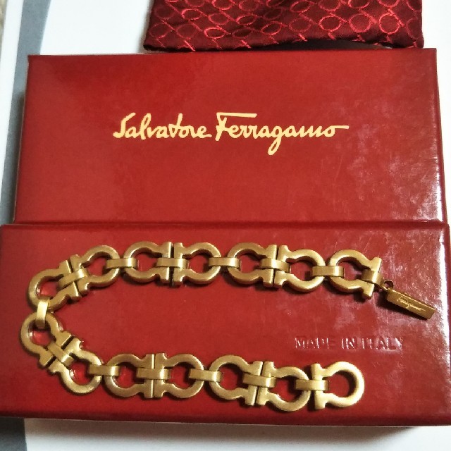 Salvatore Ferragamo(サルヴァトーレフェラガモ)の◆チャム様専用◆Ferragamo ブレスレット ハンドメイドの生活雑貨(雑貨)の商品写真