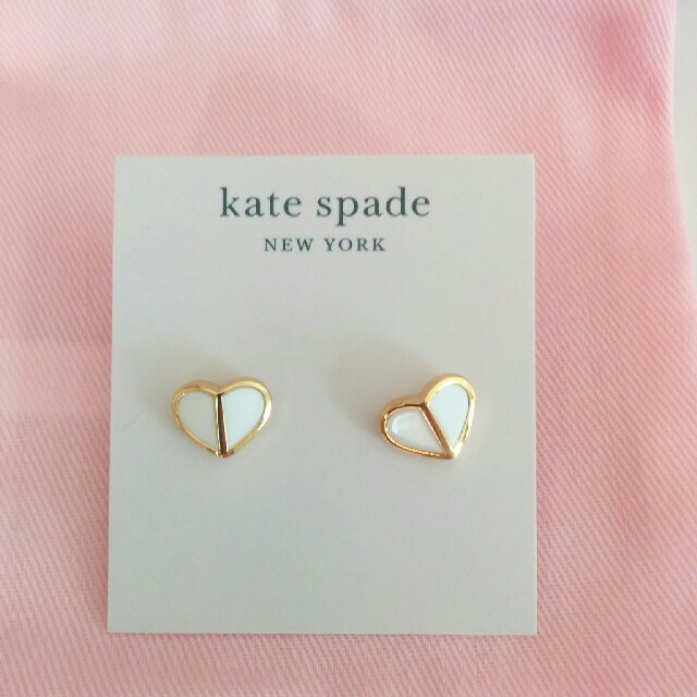 kate spade new york(ケイトスペードニューヨーク)の新品♠ケイトスペード　スモール　ヘリテージ　ピアス レディースのアクセサリー(ピアス)の商品写真