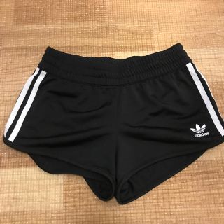 アディダス(adidas)のadidas Originals レディースショートパンツ Sサイズ(ショートパンツ)