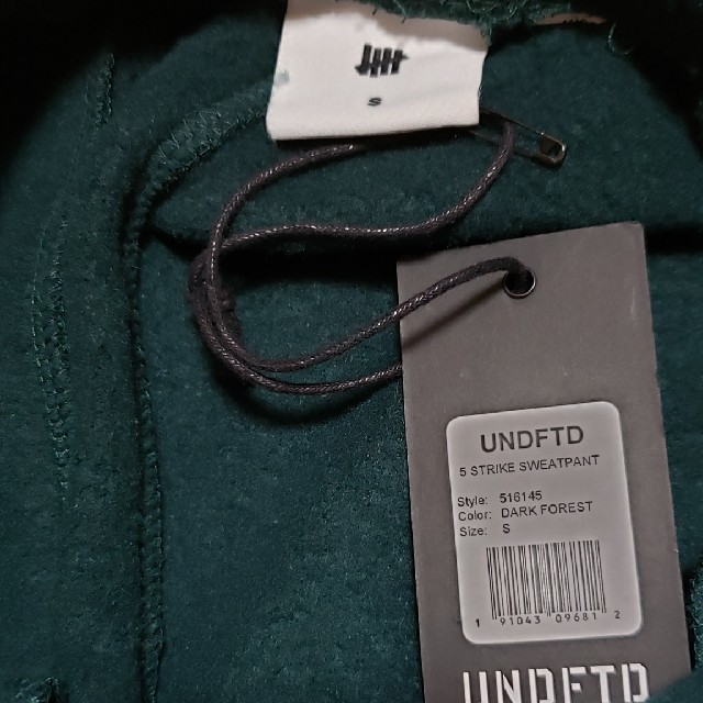 UNDEFEATED(アンディフィーテッド)のUNDEFEATED SWEATPANT スエットパンツ Sサイズ メンズのトップス(スウェット)の商品写真