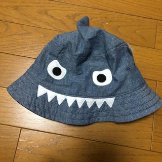 ギャップキッズ(GAP Kids)の新品未使用 タグ付き GAP  サメ シャーク ハット  50〜52(帽子)