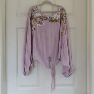 フリーピープル(Free People)のfree people フリーピープル 花 刺繍 ビーズ XS 紫 カットソー(カットソー(長袖/七分))