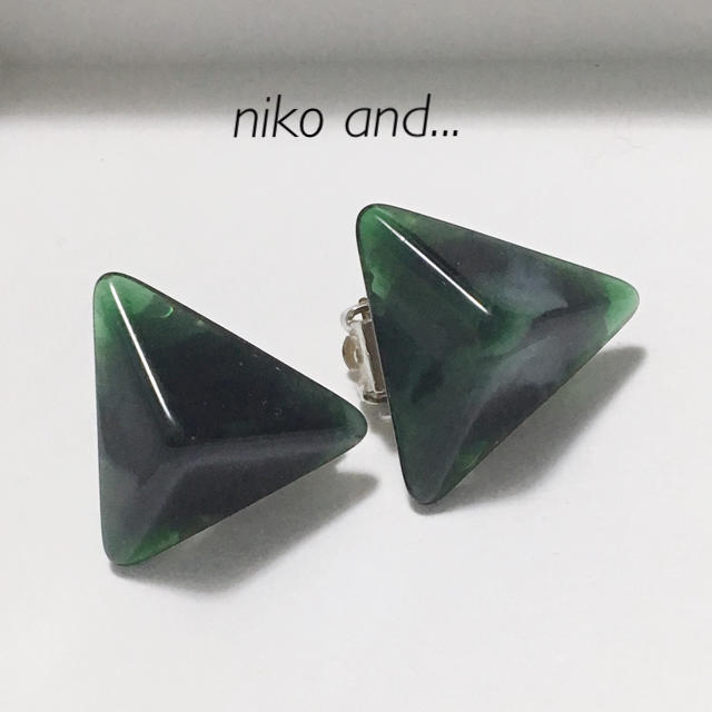 niko and...(ニコアンド)の三角イヤリング レディースのアクセサリー(イヤリング)の商品写真