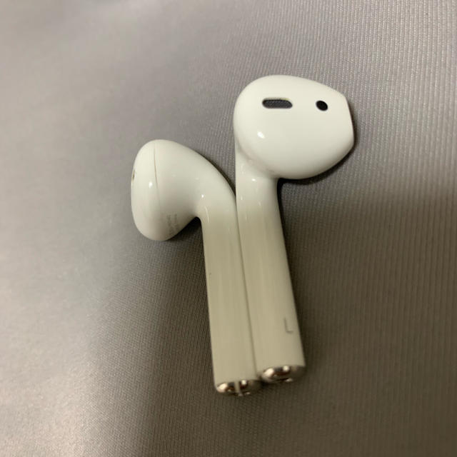 Apple(アップル)のairpods 第一世代 スマホ/家電/カメラのオーディオ機器(ヘッドフォン/イヤフォン)の商品写真