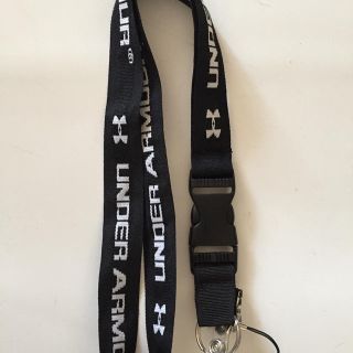 アンダーアーマー(UNDER ARMOUR)の【非売品：新品】アンダーアーマーネックストラップ(黒白ロゴ入り)(ネックストラップ)