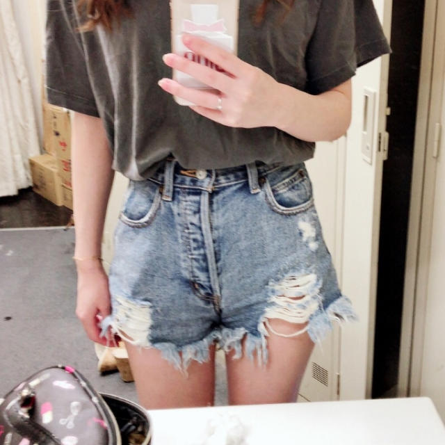 moussy(マウジー)のLOOSE DAMAGE SHORTS レディースのパンツ(ショートパンツ)の商品写真