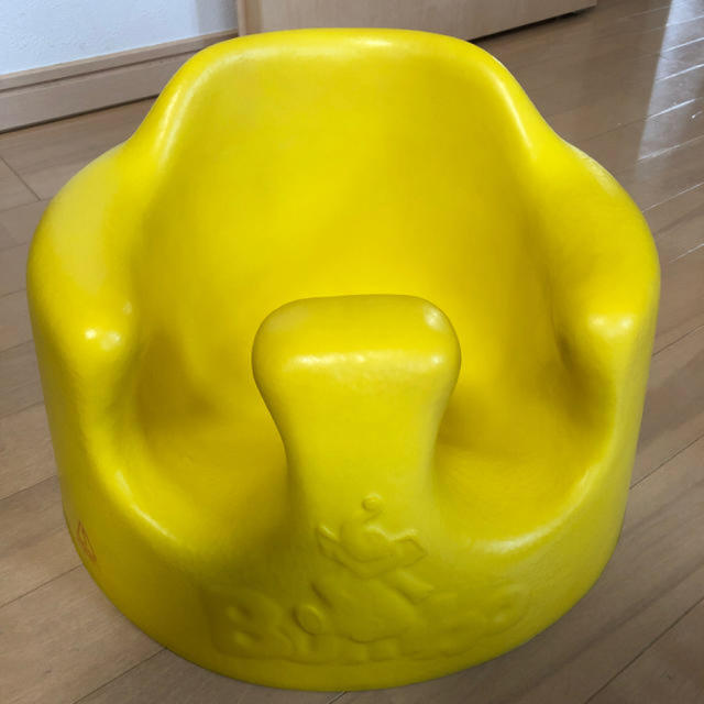 Bumbo(バンボ)のバンボ イエロー  キッズ/ベビー/マタニティの授乳/お食事用品(その他)の商品写真