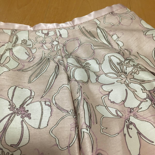 スカート ひざ丈 花柄 ピンク レディースのスカート(ひざ丈スカート)の商品写真