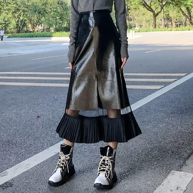 ZARA(ザラ)のLEATHER SEE-THROUGH FRILLSKIRT. レディースのスカート(ロングスカート)の商品写真