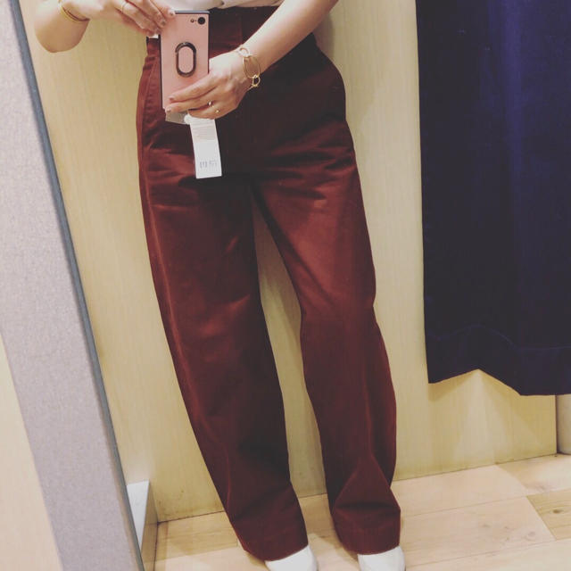 UNIQLO(ユニクロ)のUNIQLOカーブパンツ ブラウン レディースのパンツ(カジュアルパンツ)の商品写真