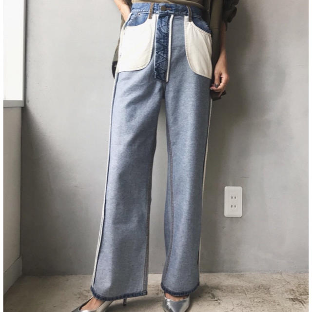 【新品タグ付き】Ameri VINTAGE リバースストレートデニムパンツ