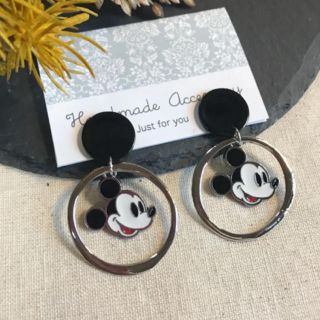 ブラック×シルバーフープ　チタンピアス(ピアス)