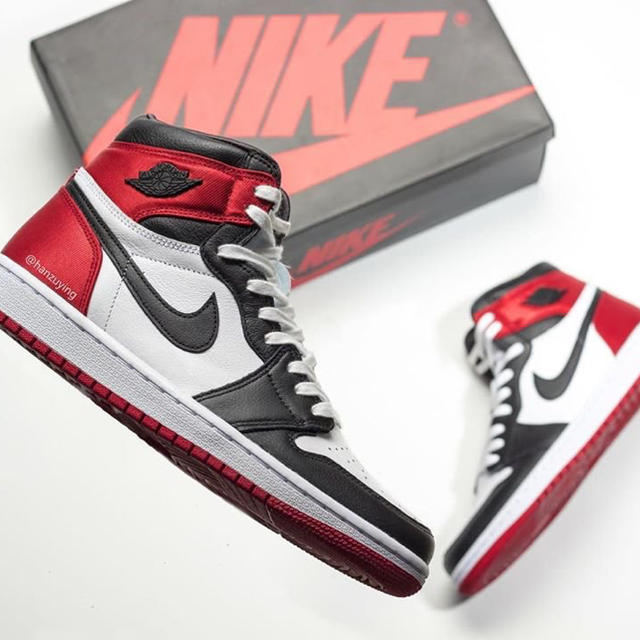 NIKE(ナイキ)のNIKE Air Jordan 1 "Black Toe Satin" レディースの靴/シューズ(スニーカー)の商品写真